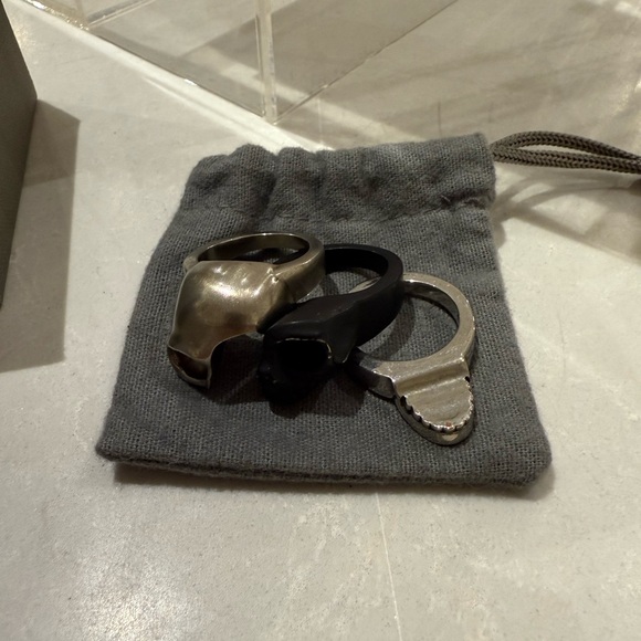 Alexander McQueen Skull Triple Stack Ring Size 8 - Picture 2 of 5